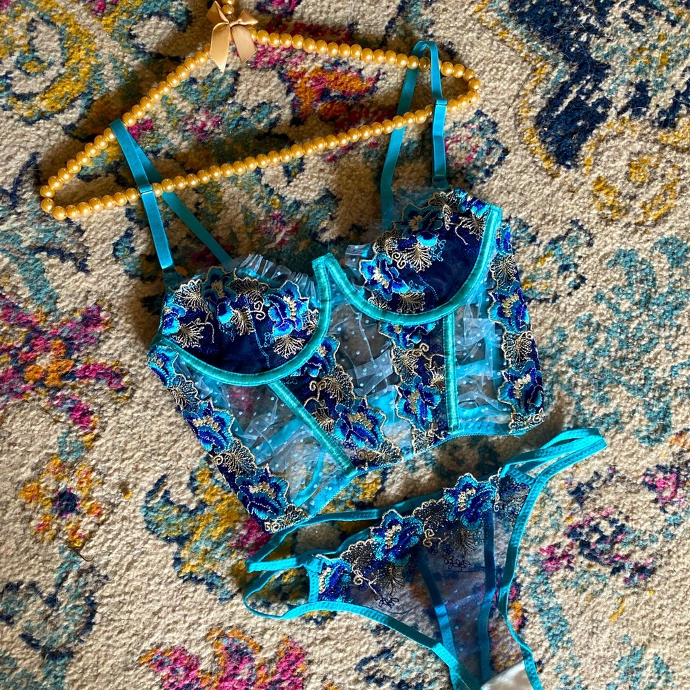 pickle. BRAND NEW Summer Floral Lingerie Blue Pastel TOP AND BOTTOM CORSET SET